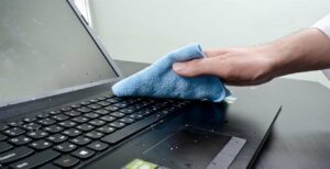 Как самостоятельно почистить ноутбук